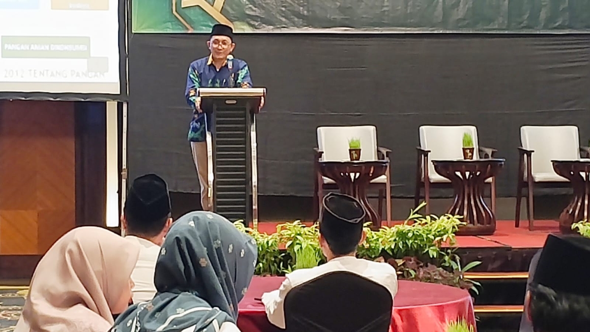 Sosialisasi Zona Khas (Kawasan Halal, Aman dan Sehat) dengan narasumber Guru Besar Institut Teknologi Sepuluh Nopember, Setiyo Gunawan.