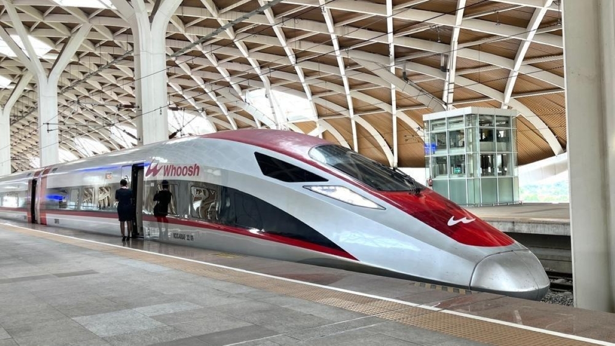 KCIC kembali mengoperasikan 62 perjalanan kereta cepat Whoosh per hari.