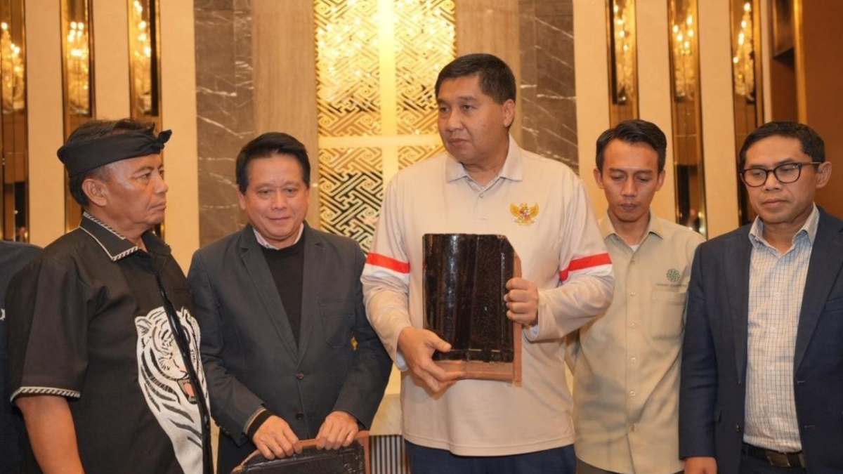 Program gentengisasi mendorong lonjakan permintaan genteng.