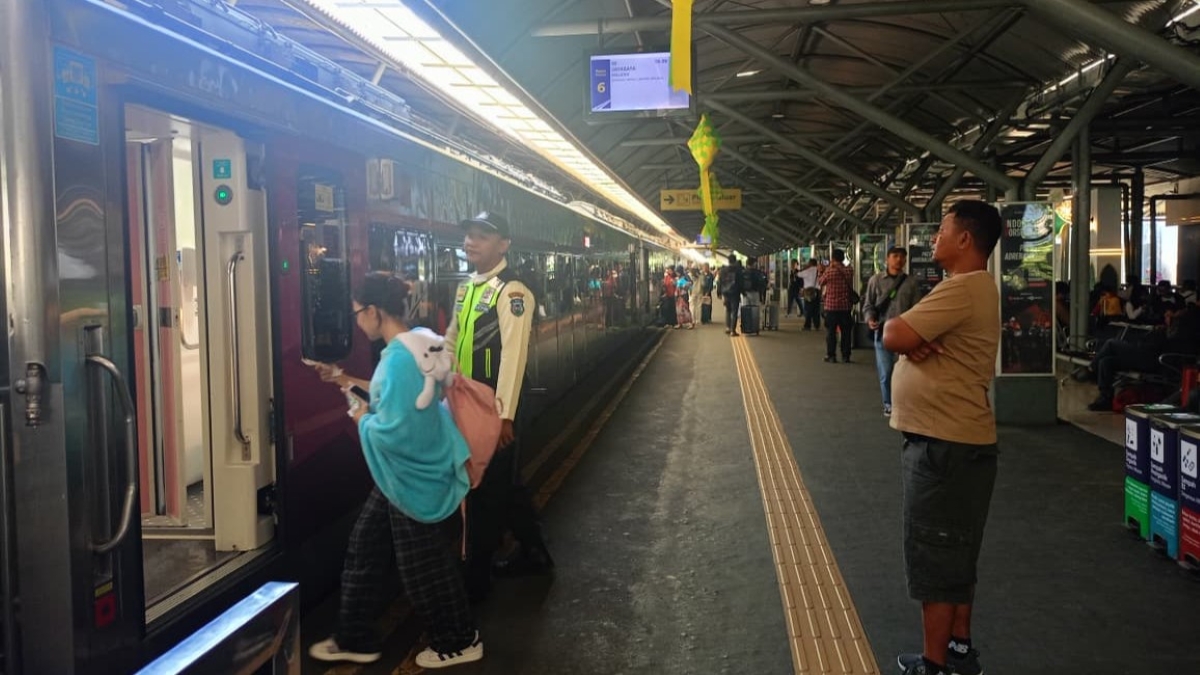 44.763 penumpang diproyeksikan gunakan kereta api di Daop 8 Surabaya.