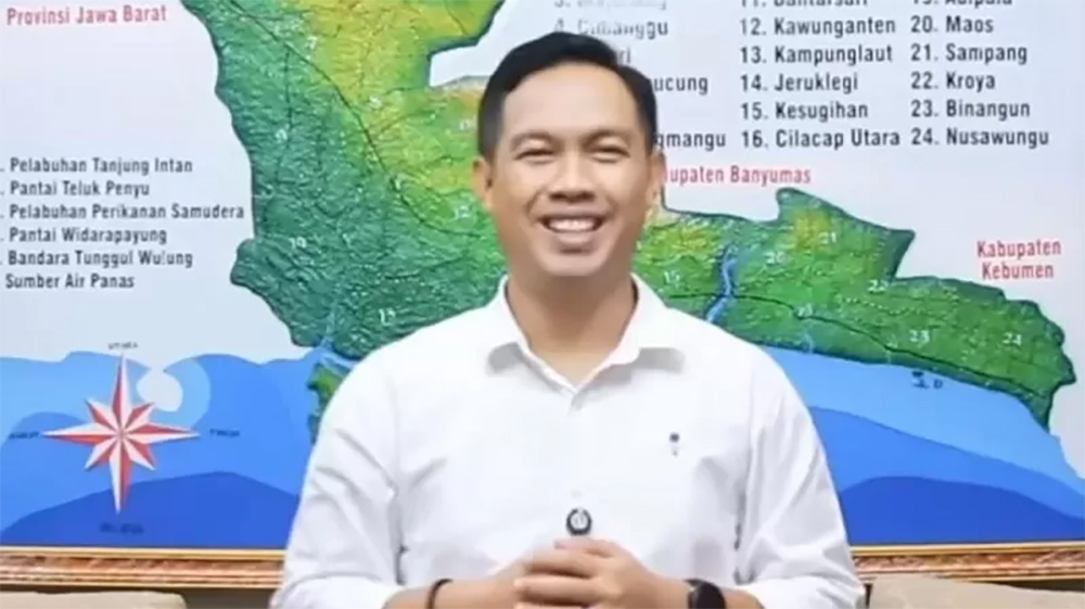 KPK melakukan OTT terhadap Bupati Cilacap Syamsul Auliya Rachman.