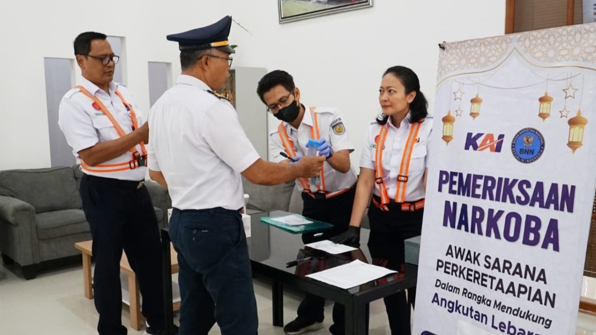 KAI Daop 4 Semarang menggelar tes narkoba mendadak bagi petugas kereta api.