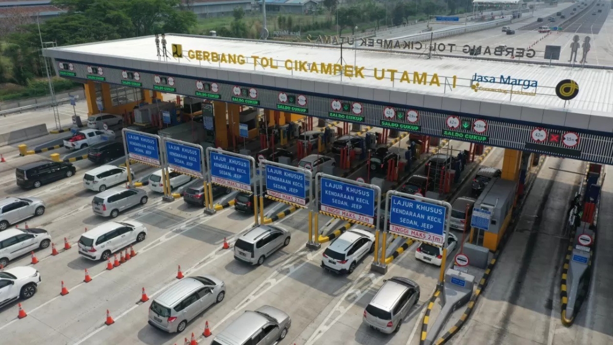 Arus mudik Lebaran 2026 di Tol Jakarta-Cikampek naik 15 persen.
