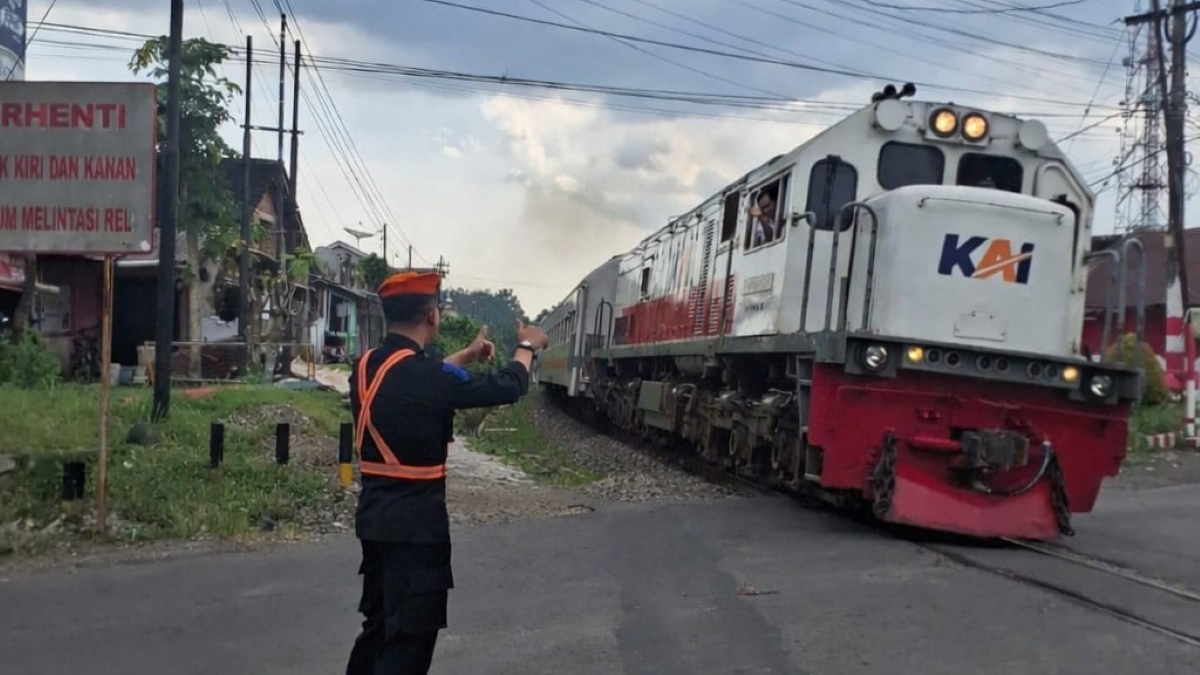 KAI Daop 9 Jember menyiagakan 218 personel pengamanan di stasiun dan jalur kereta api.