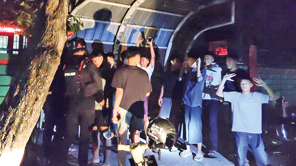 Polresta Banyuwangi gencarkan patroli Ramadan cegah balap liar dan perang sarung. Patroli rutin malam hari jaga kamtibmas tetap kondusif.