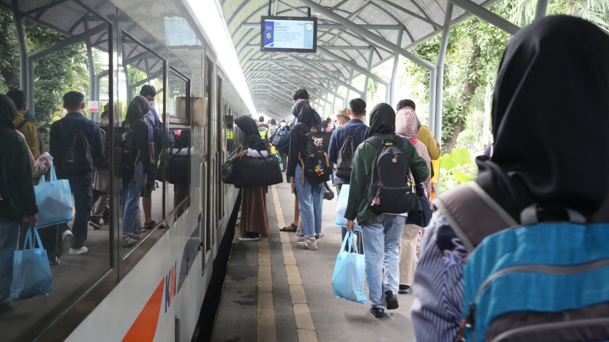 Lonjakan penumpang kereta api di Daop 8 Surabaya capai 47 ribu.