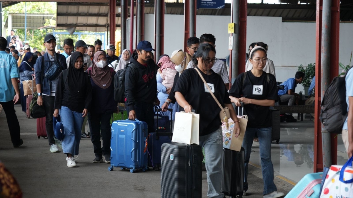Puncak mudik Lebaran 2026, KAI Daop 4 Semarang catat 56.718 penumpang dalam sehari.