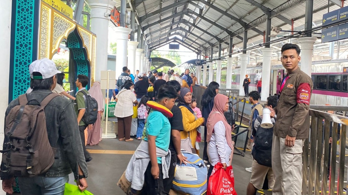 KAI Daop 8 Surabaya menghadirkan promo tiket eksekutif Lebaran 2026.