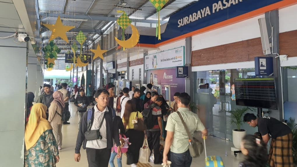 Penumpang arus balik Lebaran 2026 di wilayah KAI Daop 8 Surabaya meningkat.