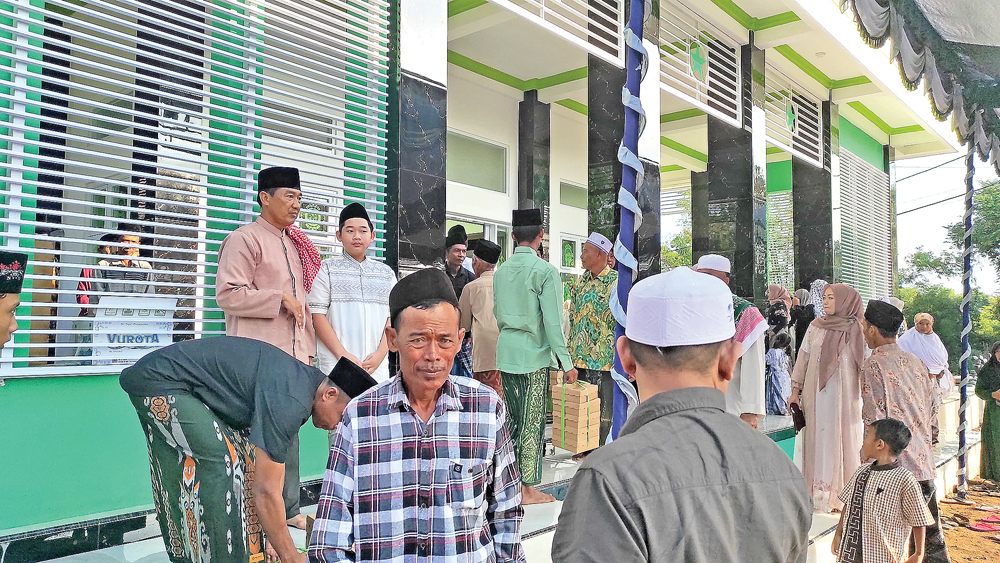 Jamaah salat Idul Fitri memadati Masjid Nur Ahmad di Dusun Curah Saleh, Desa Seletreng, Kecamatan Kapongan, Sabtu lalu (21/3).
