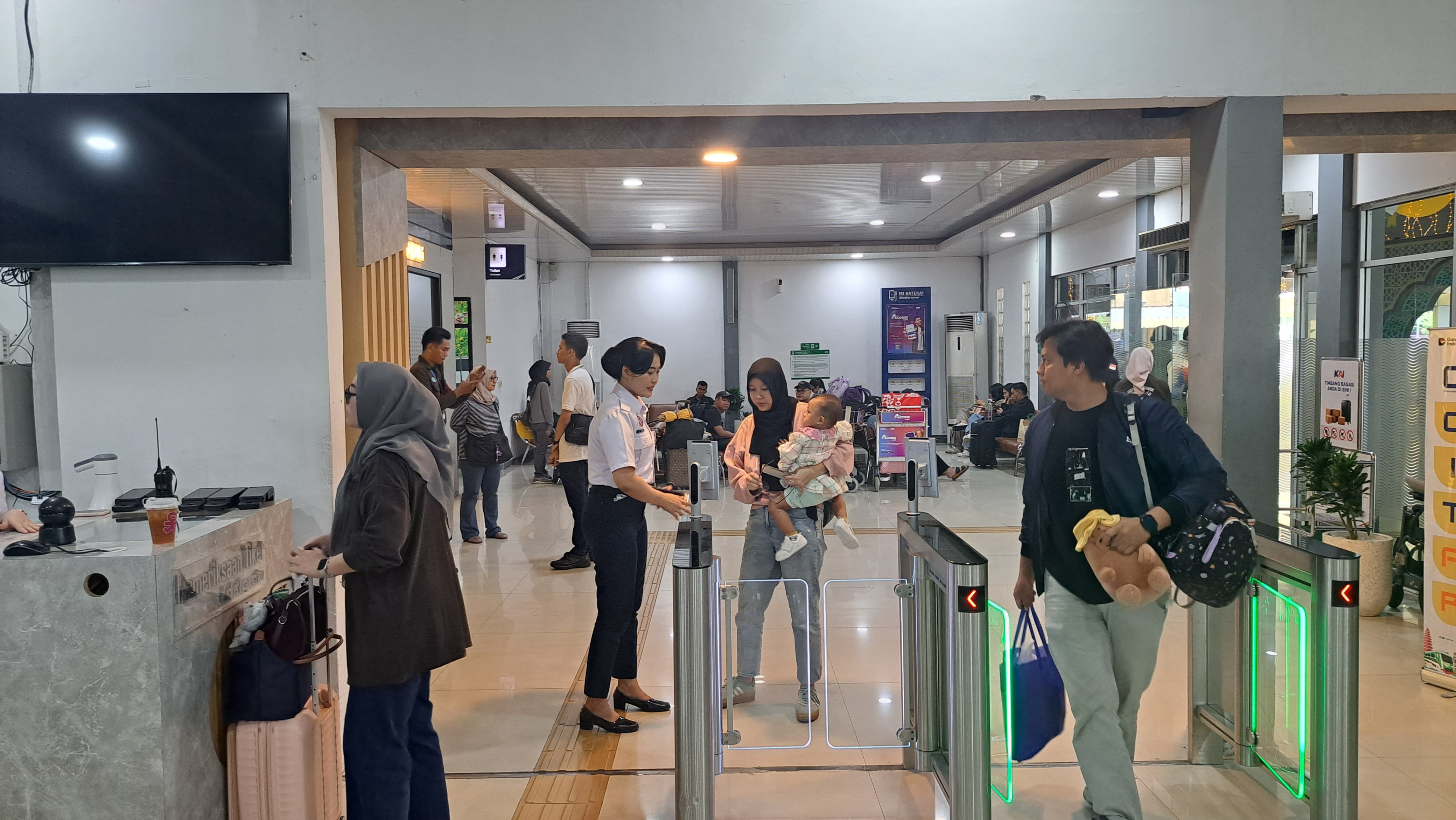 Aktivitas Commuter Line Surabaya kembali normal pasca Lebaran 2026.