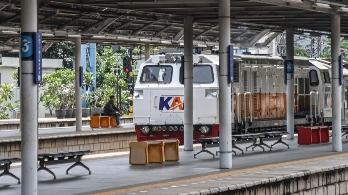 Arus balik penumpang kereta api Lebaran 2026 di Jakarta masih tinggi. (JawaPos.com)