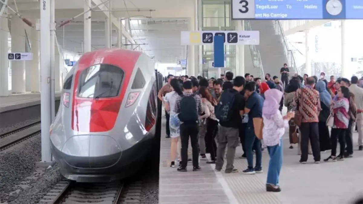 KCIC mencatat 11.000 tiket Whoosh terjual pada H+5 Lebaran 2026. (JawaPos.com)
