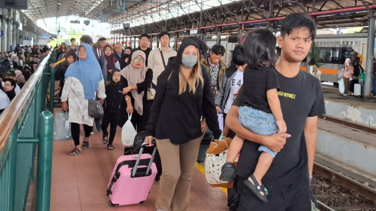 Kepadatan penumpang kereta api di wilayah KAI Daop 4 Semarang masih tinggi pada Sabtu (28/3/2026). (KAI)