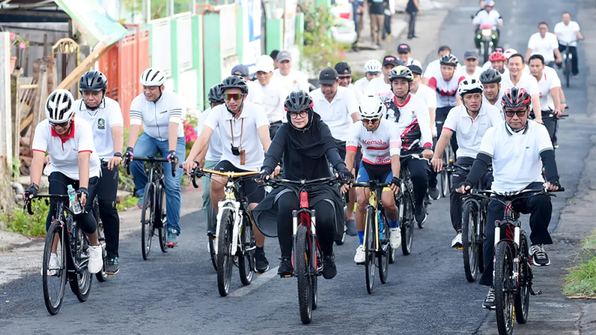 Rombomgan Bupati Ipuk dan Kepala OPD sudah terbiasa gowes. Kebiasaan gowes diterapkan di kalangan ASN untuk efesiensi penggunaan kendaraan dinas. (Ramada Kusuma/Radar Banyuwangi)