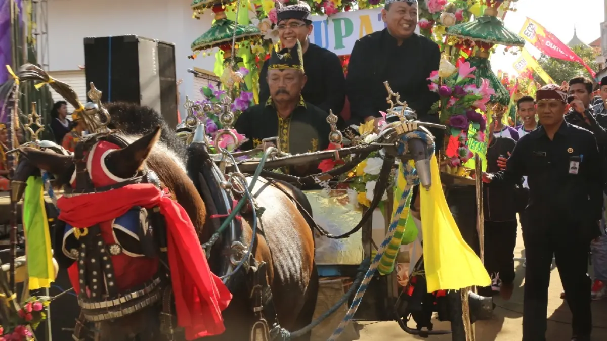 Jangan lewatkan Puter Kayun Banyuwangi 30 Maret 2026. Napak tilas naik dokar, kenduri di Watu Dodol, nikmati wisata budaya Using. (banyuwangikab.go.id)