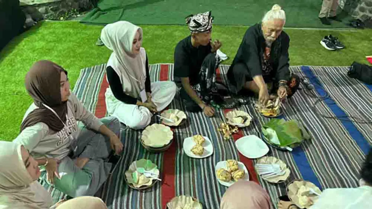 Tradisi Lebaran Kopat Boyolangu Banyuwangi meriah di 7 Syawal, penuh kebersamaan, pentas budaya, dan dorong ekonomi warga. (banyuwangikab.go.id)