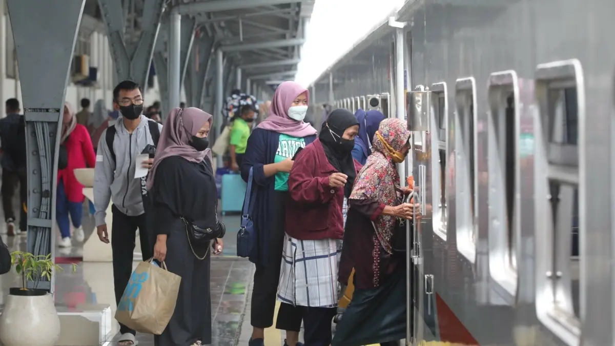 Ilustrasi rombongan umrah memilih kereta api dari Jakarta ke Purwokerto. (JawaPos.com)