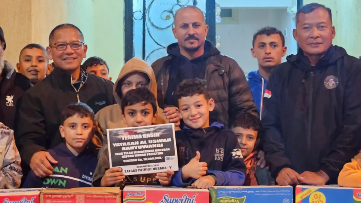 MISI KEMANUSIAAN: Yayasan Al Uswah juga memberikan donasi kepada anak-anak Palestina. (Ramada Kusuma/Radar Banyuwangi)
