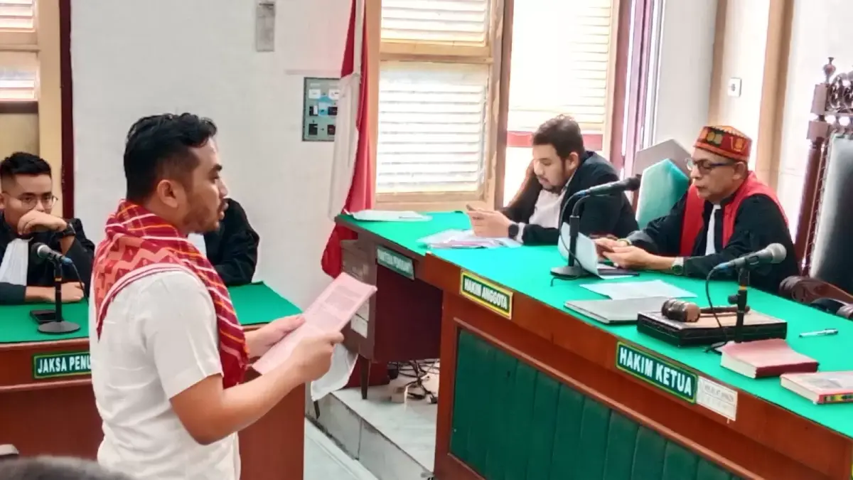 SIDANG: Amsal Christy Sitepu terdakwa kasus dugaan korupsi profil desa karo, menjalani sidang pembelaan di Pengadilan Tipikor Medan, Rabu (4/3/2026) sore. (Dok: istimewa via Sumut Pos)