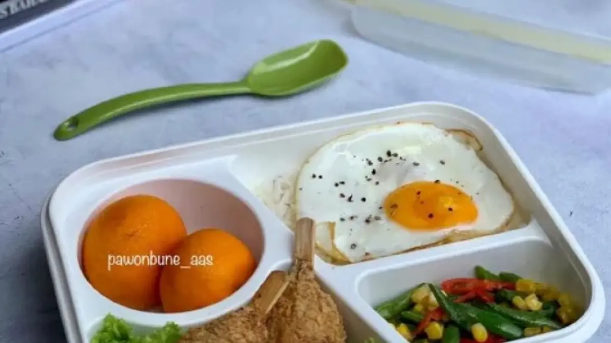 MENU BENTO : Menu bento kaki naga dan tumis buncis jagung manis adalah pilihan ideal untuk bekal anak. (Foto:cookpad)