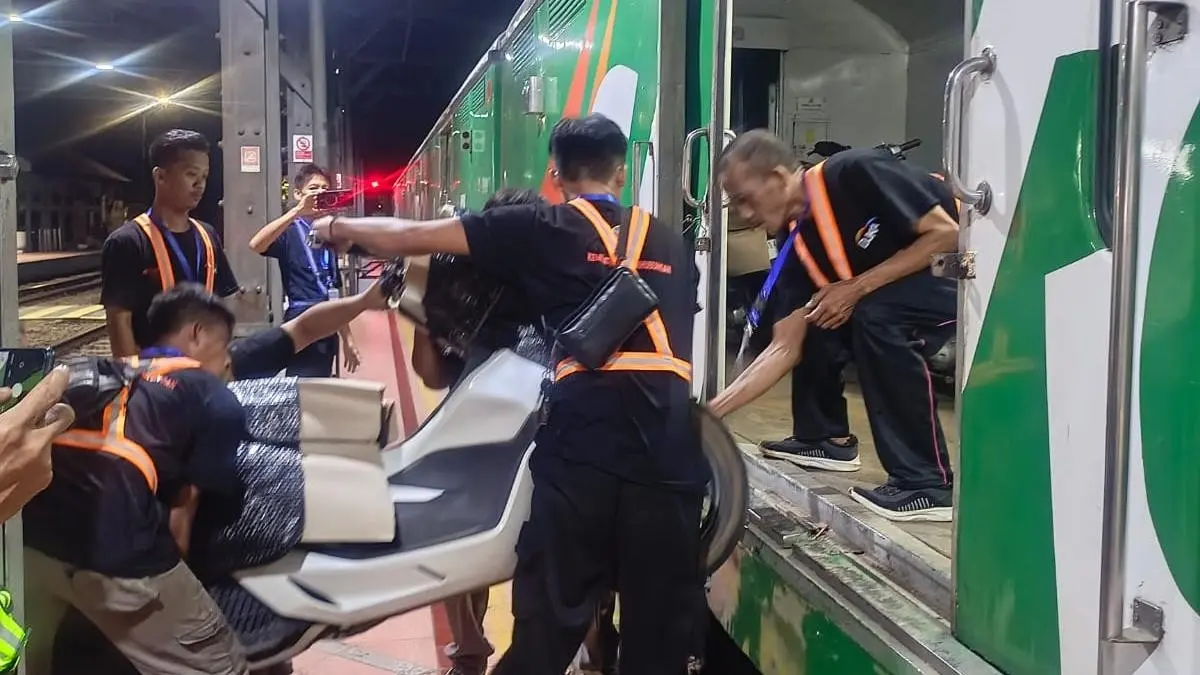 Program Motis Lebaran 2026 dari DJKA dan KAI mengangkut ribuan sepeda motor pemudik. (KAI)