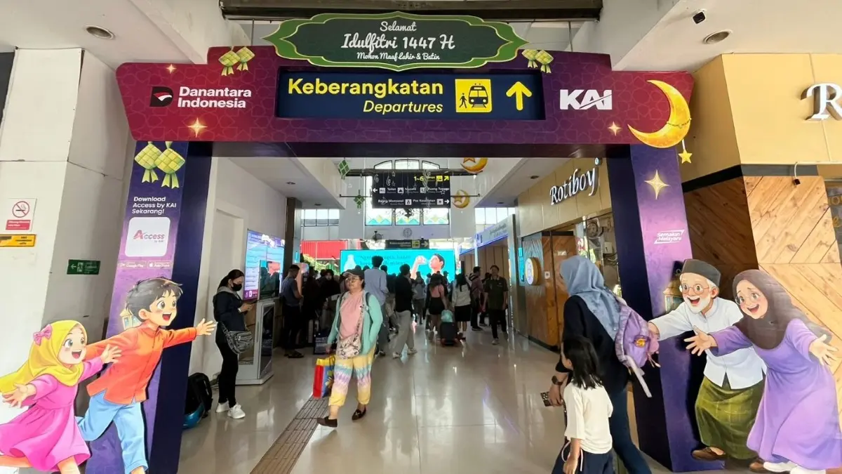 Arus balik Lebaran 2026 di KAI Daop 8 Surabaya masih tinggi. (KAI)