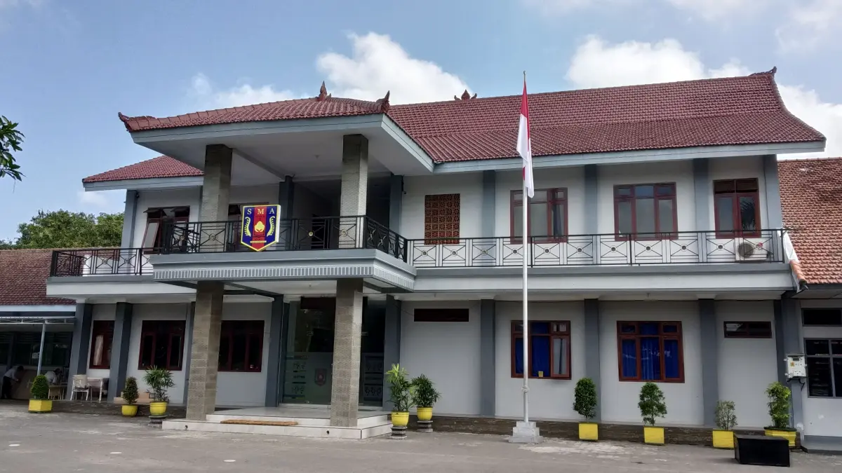DULU SMADA : Kampuis SMAN 1 Giri Taruna Bangsa yang beralamat di Jalan HOS Cokroaminoto 38 Banyuwangi