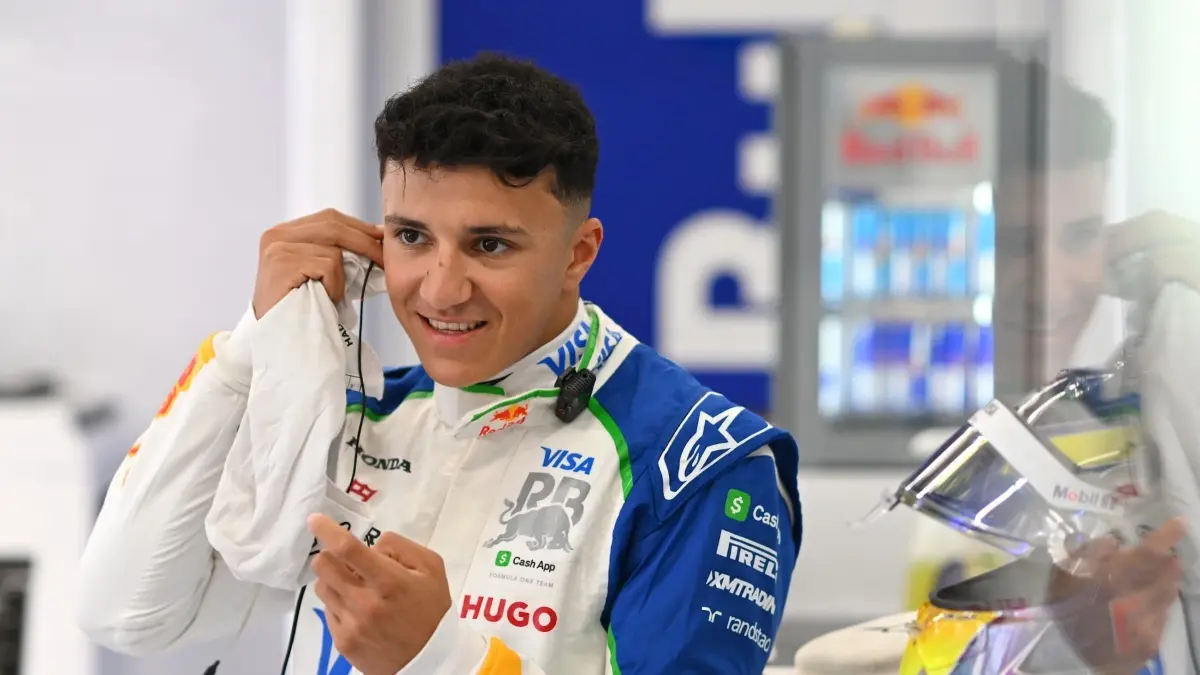 Isack Hadjar mengungkapkan suasana Red Bull tidak baik usai GP Jepang 2026 di Suzuka. (F1)