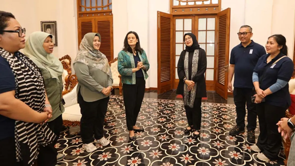 WAKIL PBB: Bupati Ipuk Fiestiandani bertemu langsung dengan Deputy Resident Representative UNDP Sujala Pant dan perwakilan Kemenko Pangan RI di pendapa Sabha Swagata Blambangan pada Selasa malam (31/3). (Dini for Radar Banyuwangi)