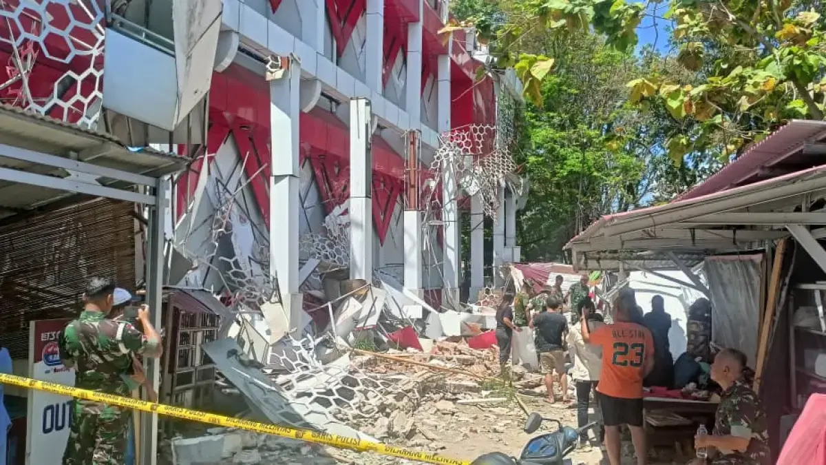 Gempa bumi berkekuatan magnitudo 7,6 yang mengguncang wilayah Maluku Utara (Malut)-Sulawesi Utara (Sulut). (Basarnas)