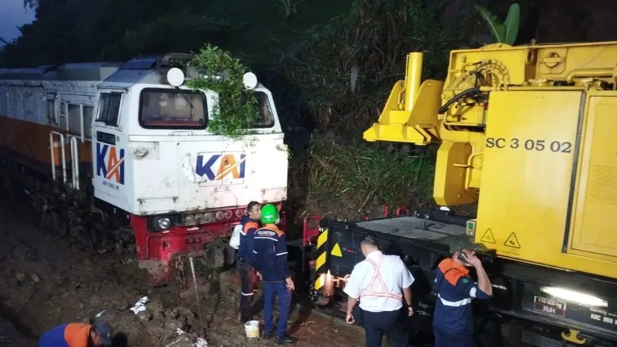 KAI Daop 2 Bandung evakuasi penumpang KA Ciremai. (KAI)