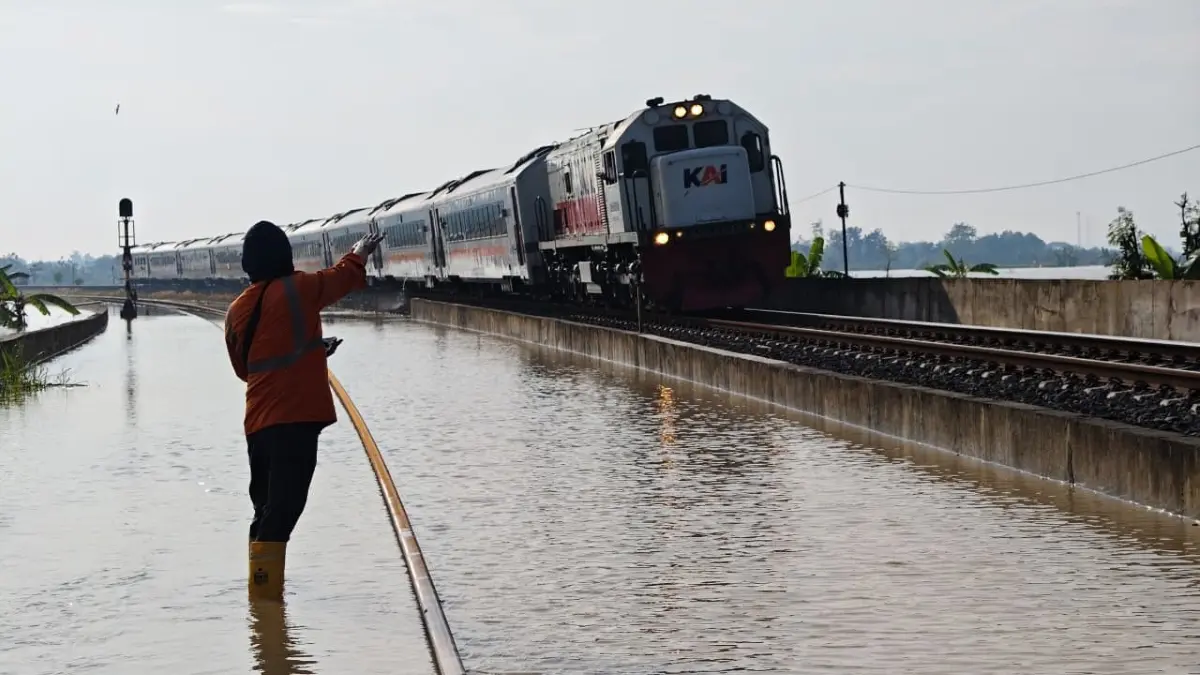 Genangan air di jalur kereta api Karangjati–Gubug Semarang telah surut. (KAI)