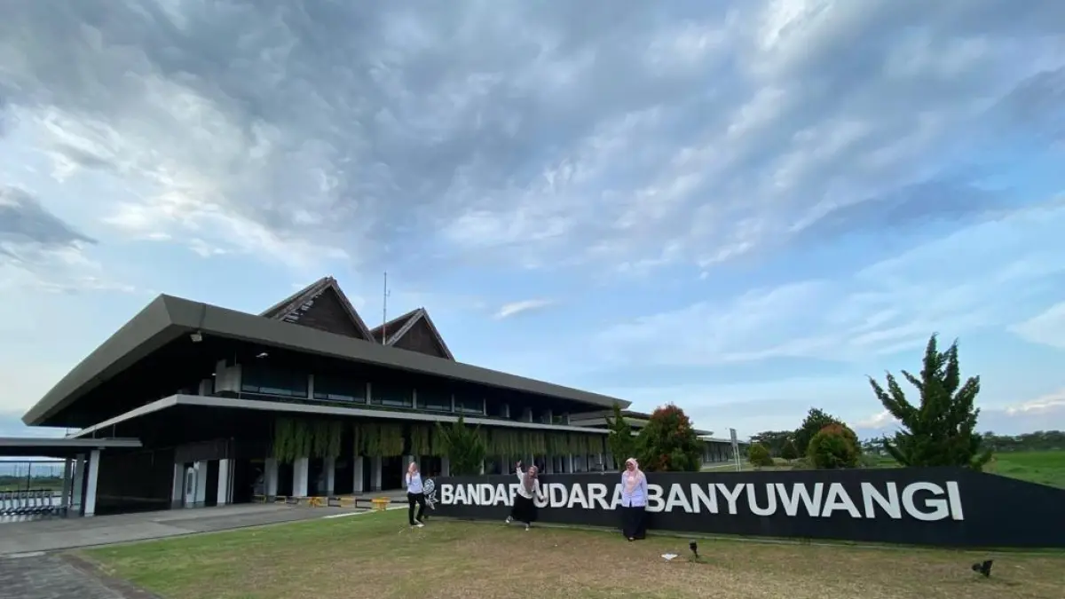 Penumpang Bandara Banyuwangi naik 5 persen saat Lebaran 2026. Pergerakan pesawat melonjak 44 persen, kargo juga meningkat signifikan. (banyuwangikab.go.id)