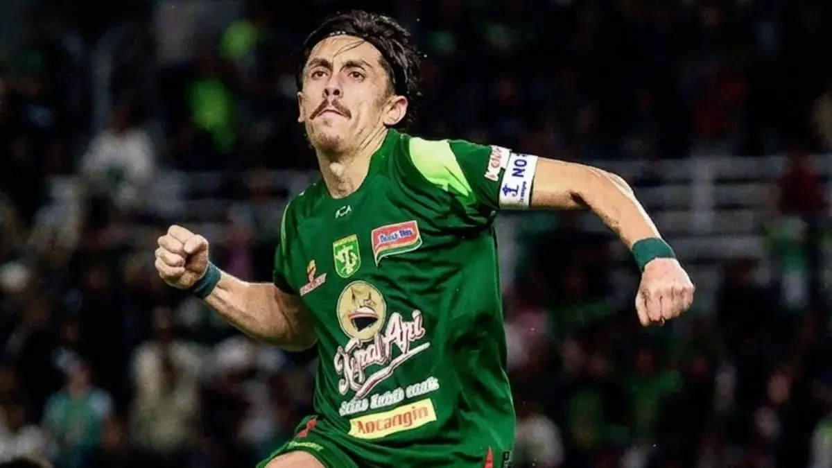 Selebrasi Francisco Rivera usai mencetak gol kemenangan Persebaya Surabaya atas Persita Tangerang di GBT. (Persebaya)