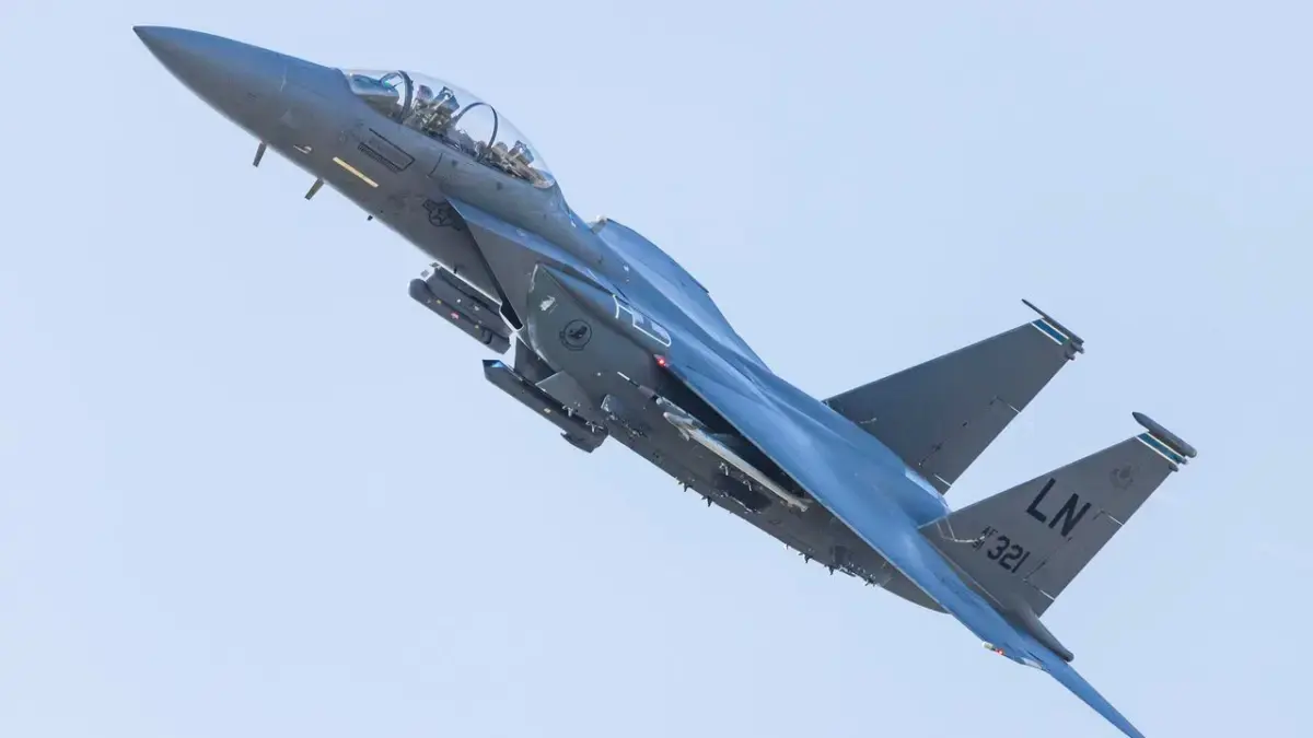 Jet tempur F-15E Strike Eagle AS yang ditembak jatuh di Iran (CBS News)