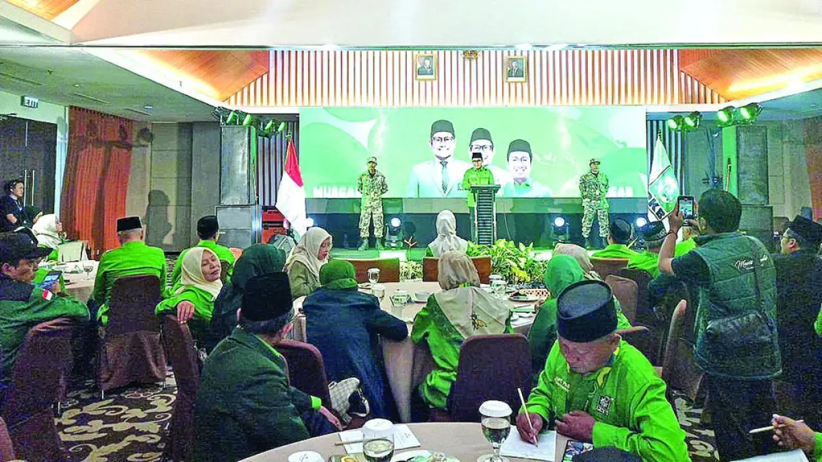 KONSOLIDASI: Ketua DPC PKB Banyuwangi Nur Faizin menyampaikan sambutan pada acara Muscab VI yang digelar di Hotel Santika, Minggu (5/4). (Bagus Rio/Radar Banyuwangi)