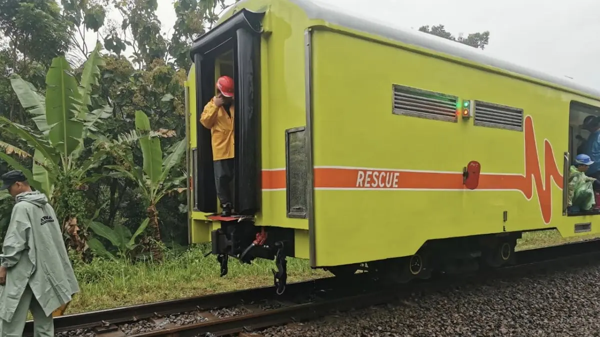 KA Bangunkarta anjlok di Stasiun Bumiayu, Brebes, sebabkan gangguan perjalanan kereta. (Antara)