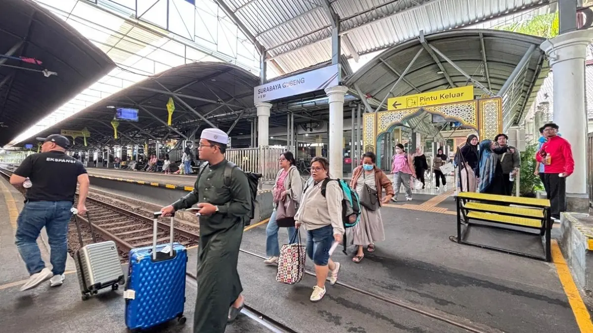 KAI Daop 8 Surabaya sukses melayani 1.034.894 penumpang kereta api selama masa Angkutan Lebaran 2026. (KAI)
