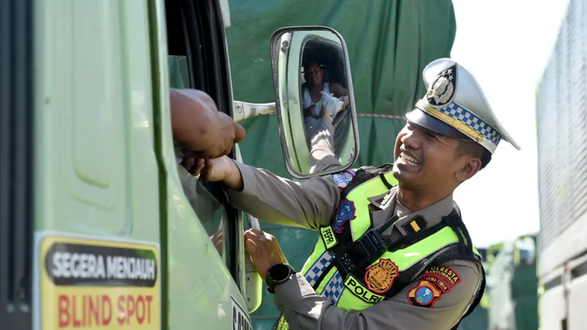 Polresta Banyuwangi banjir apresiasi usai sukses mengurai kemacetan Pelabuhan Ketapang saat arus balik Lebaran, mobilitas masyarakat kembali lancar. (Ramada Kusuma/Radar Banyuwangi)