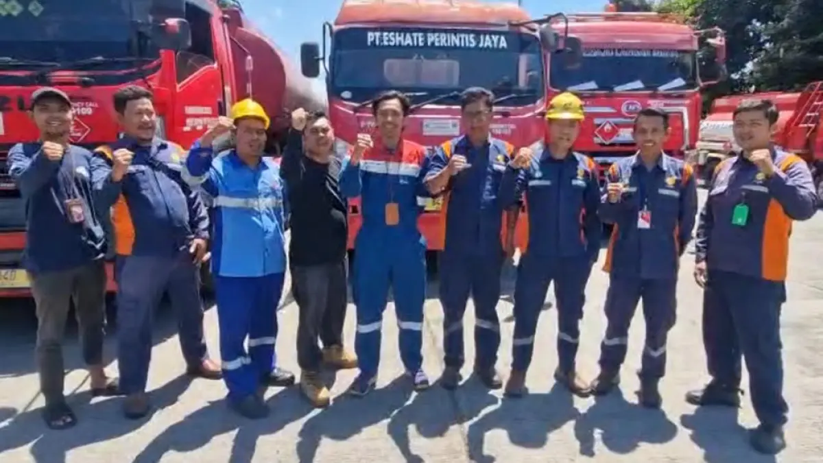 Sudah Tidak Ada Kemacetan Lagi, Sopir BBM Pertamina Apresiasi Kinerja Polresta Banyuwangi. (Bagus Rio/Radar Banyuwangi)
