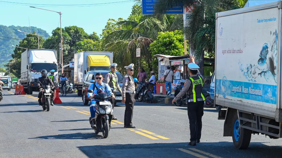 Tanpa Ada Kecelakaan, Sopir Logistik dan Asosiasi Apresiasi Kinerja Polisi Urai Kemacetan Ketapang. (Humas Polresta Banyuwangi)