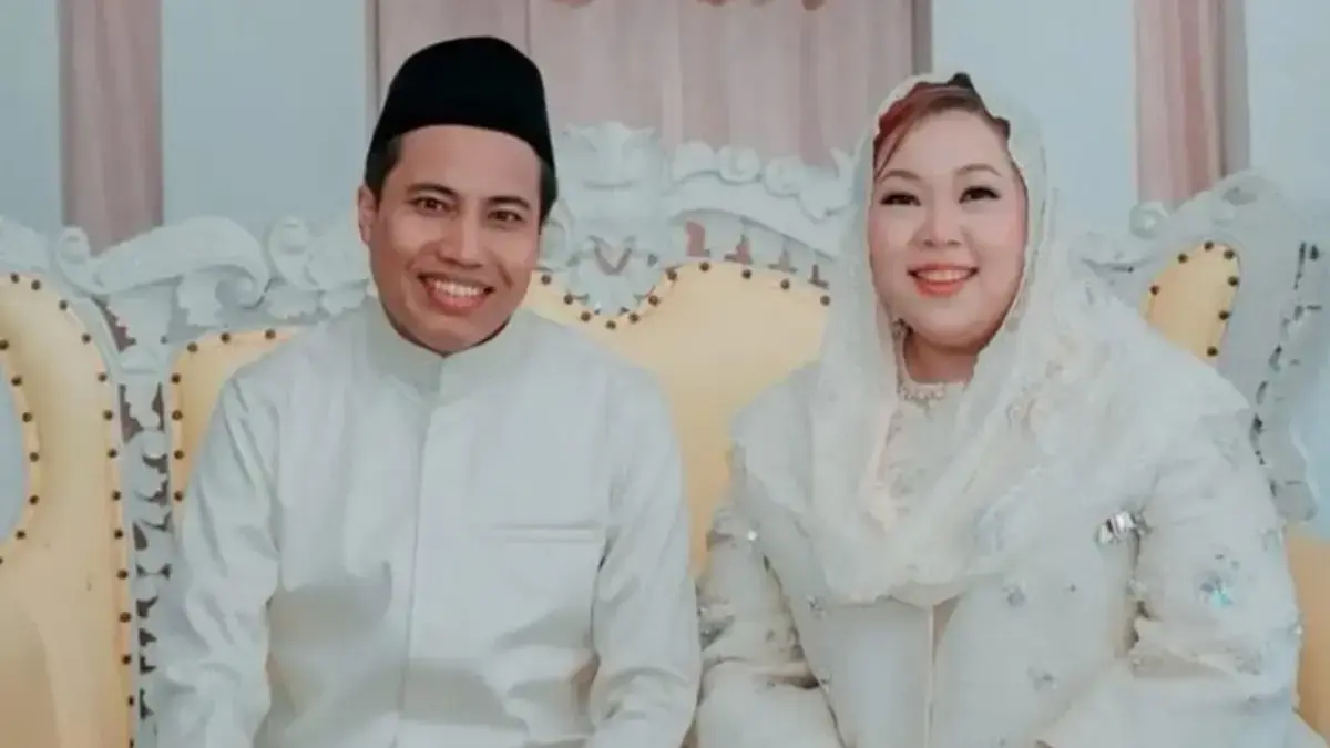 SELAMAT: Momen usai pernikahan Inayah Wahid dan Lora Muhammad Shalahuddin (Lora Mamak). (Instagram @gusdurianlomboktv)