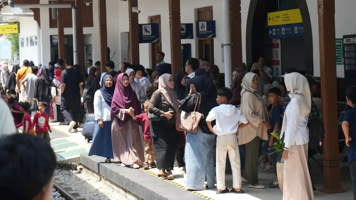 Jumlah penumpang kereta api di Sumatera Barat meningkat 11 persen selama Lebaran 2026. (Padang Ekspress)