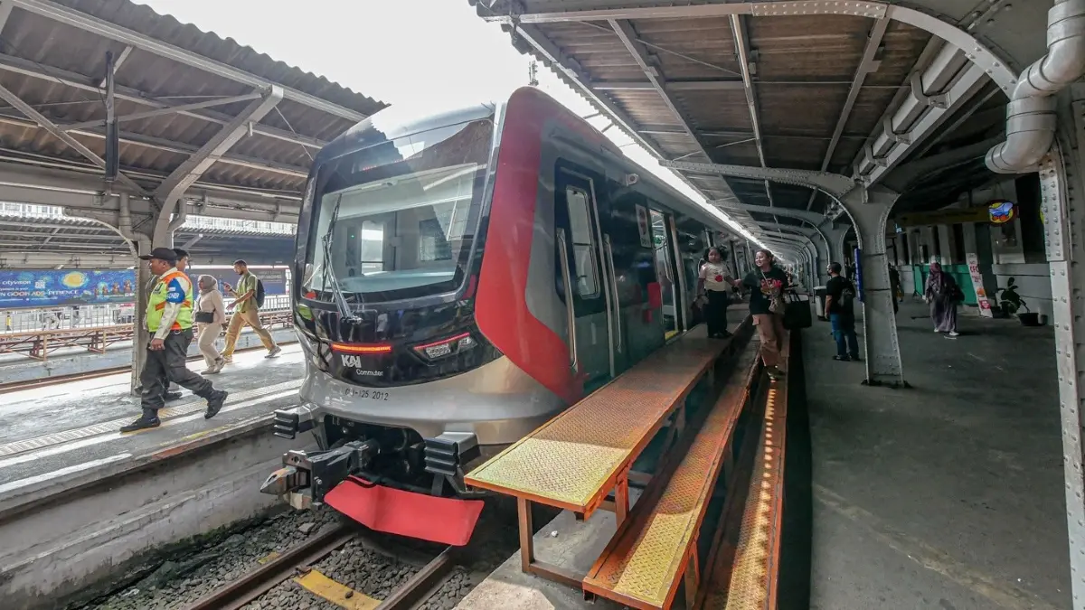 KAI mempercepat elektrifikasi jalur KRL. (JawaPos.com)