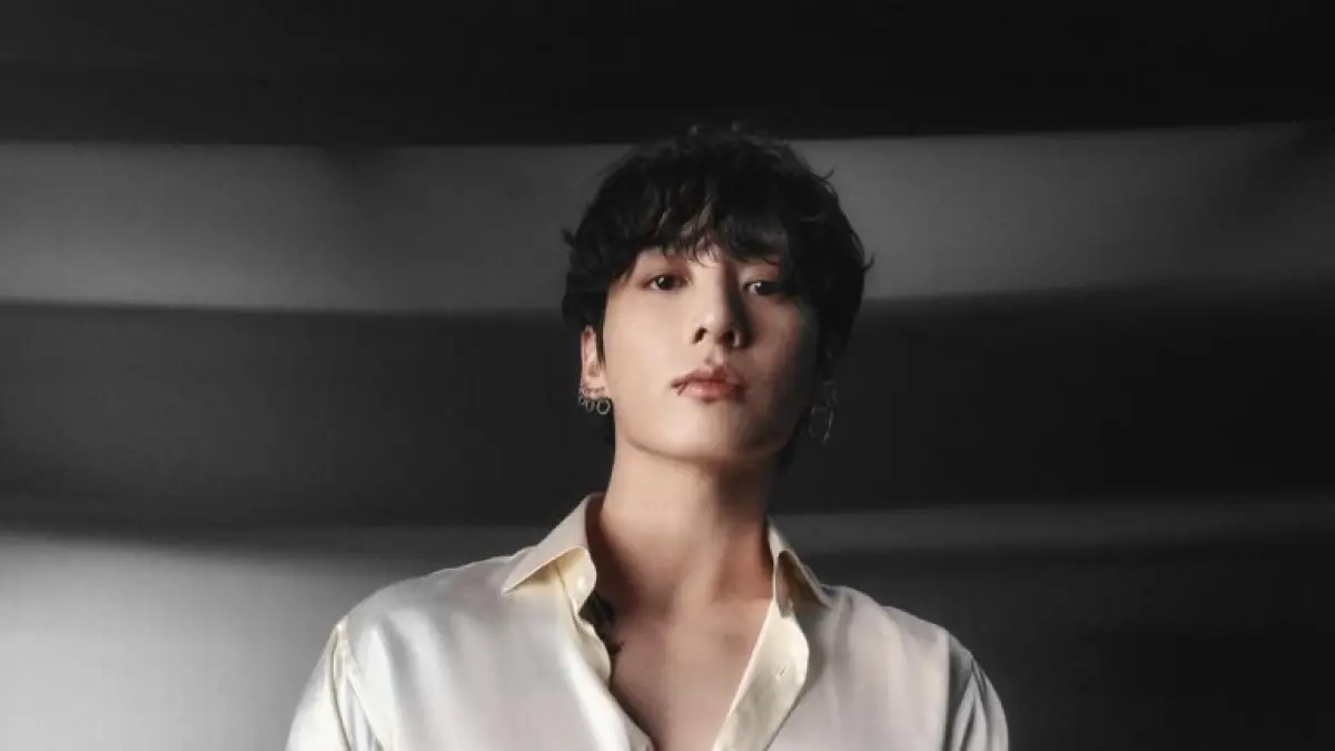 MUSISI: Jungkook BTS menyampaikan permintaan maaf kepada ARMY usai siaran live kontroversial di Weverse.(intagram: @mnijungkook)