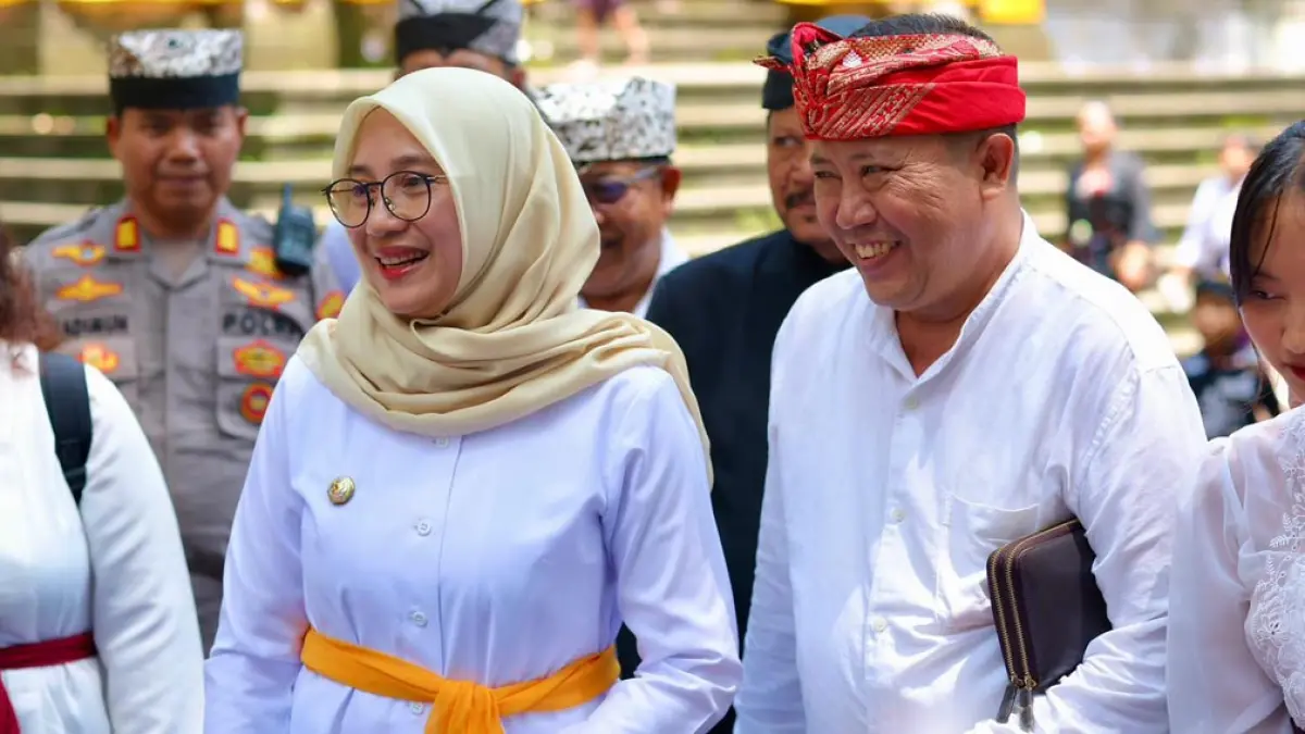 Ribuan umat Hindu rayakan Pagerwesi dan Pujawali ke-69 di Pura Giri Salaka Banyuwangi, Bupati Ipuk ajak perkuat persatuan dan harmoni. (banyuwangikab.go.id)