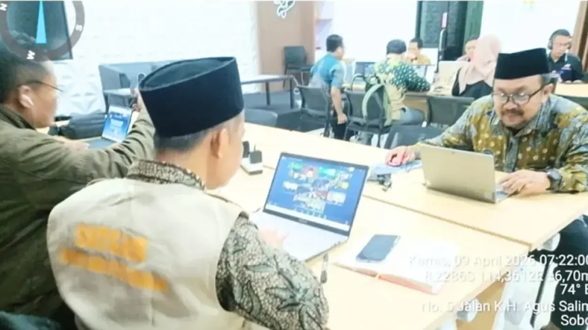 TKA SMP Banyuwangi diawasi ketat dengan kamera dan monitoring Zoom. Dispendik pastikan ujian transparan dan cegah kecurangan siswa. (Dispendik Banyuwangi)