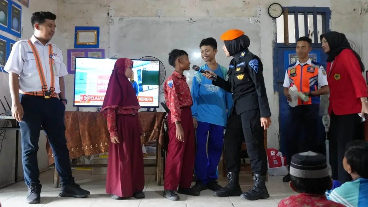 KAI Daop 8 Surabaya gencarkan edukasi keselamatan kereta api di sekolah dasar. (KAI)