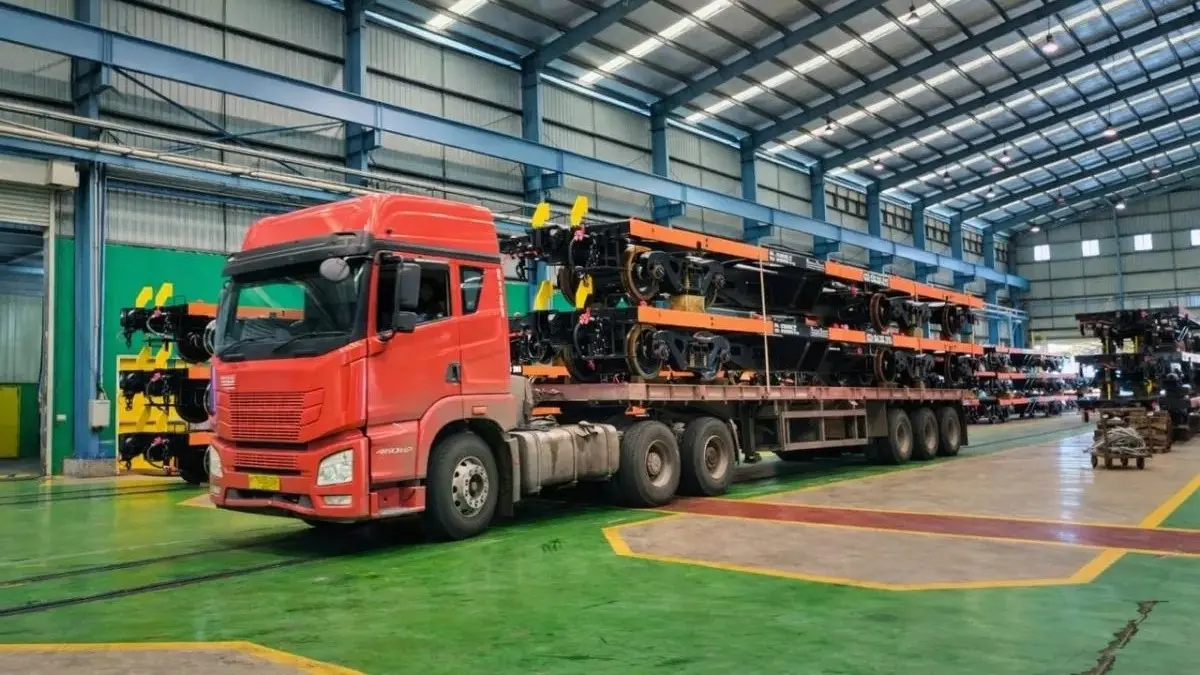 PT INKA mengirim 60 gerbong datar produksi Pabrik Banyuwangi ke Palembang guna memenuhi pesanan PT KAI. (Antara)